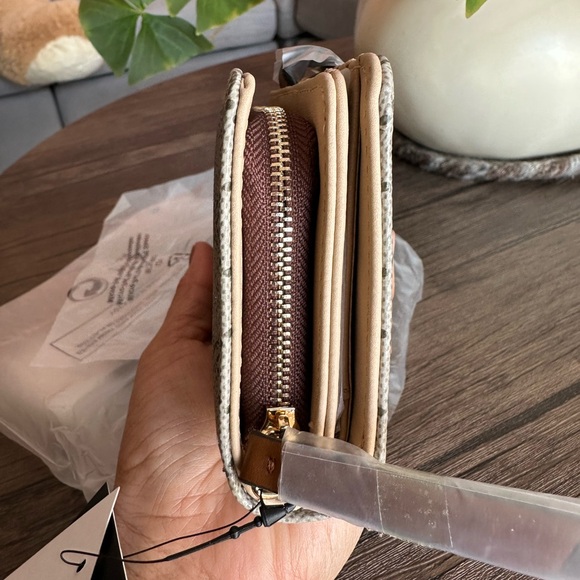 Nine West Signature Bifold Medium Wallet, Brown Khaki/Cream, NWT - Picture 4 of 10